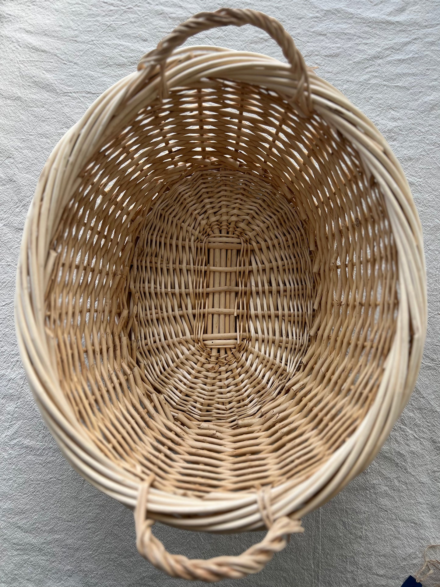 Willow Oval Basket (lg)